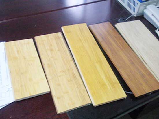 ván sàn tre trong nhà