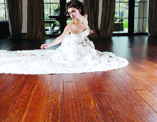 Nha-thau-lot-san-go-tu-nhien